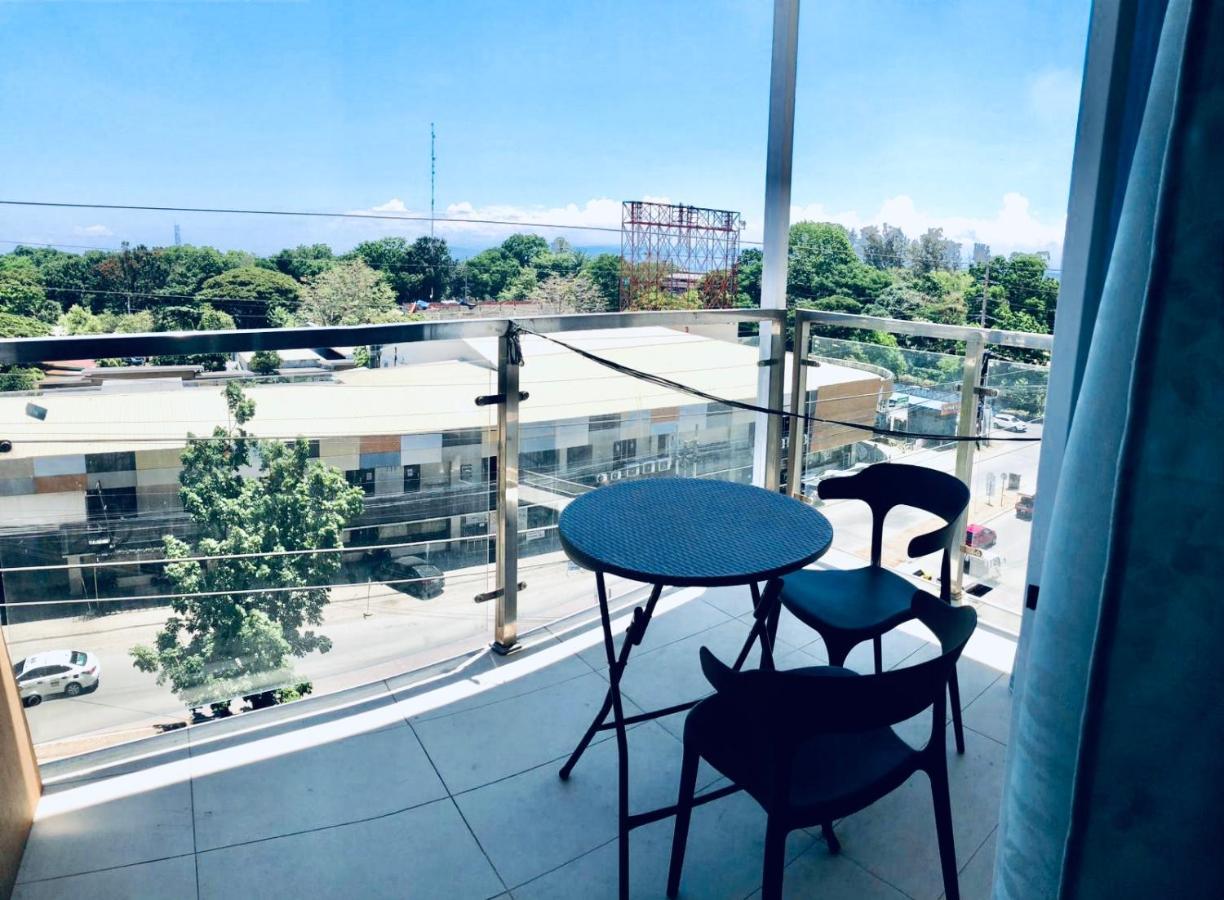 Condo At Primavera City Next To Sm Mall كاجايان دي أورو المظهر الخارجي الصورة